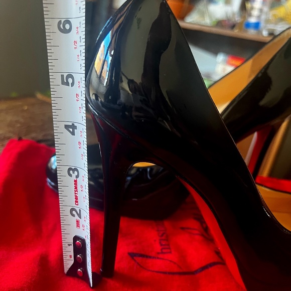 Christian Louboutin - Picture 1 of 8